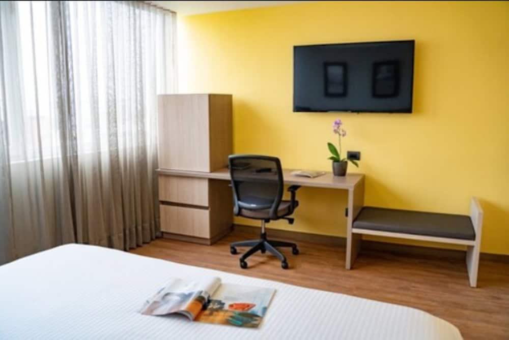 Hotel Casino Internacional Cucuta Exterior photo A room at the hotel
