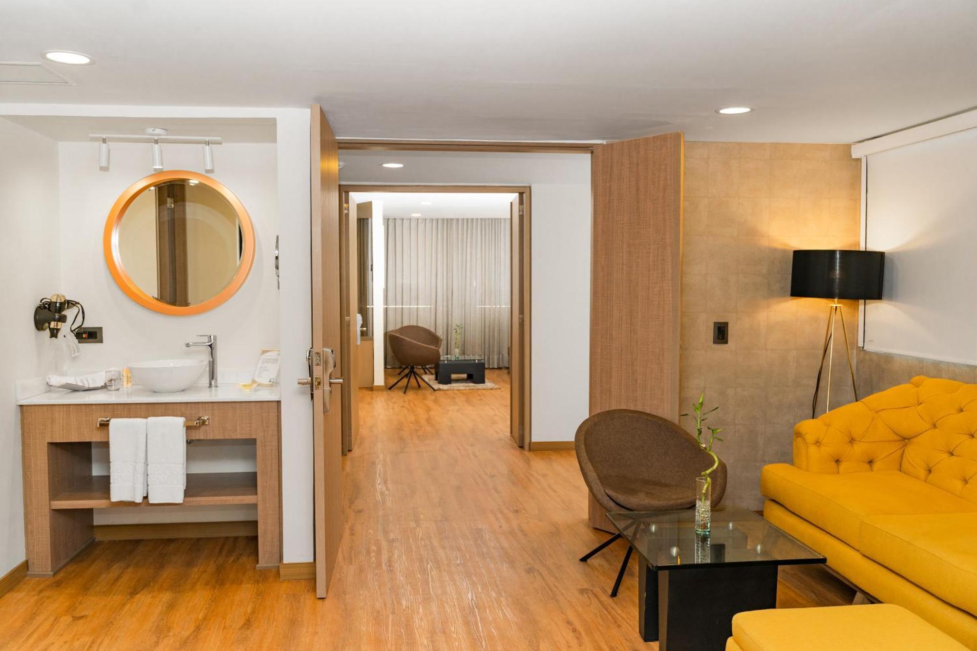 Hotel Casino Internacional Cucuta Exterior photo Suite